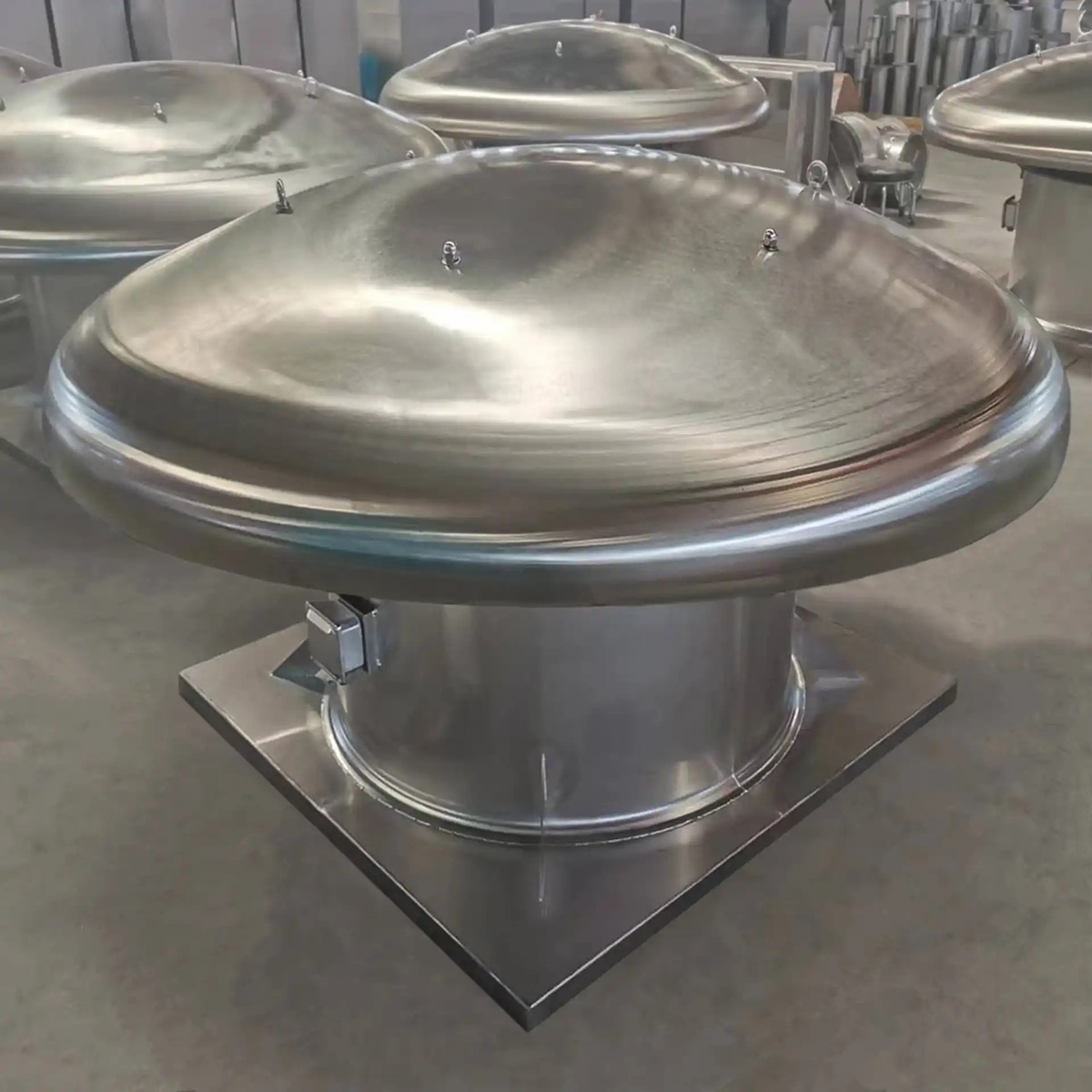 Quạt hướng trục trên mái