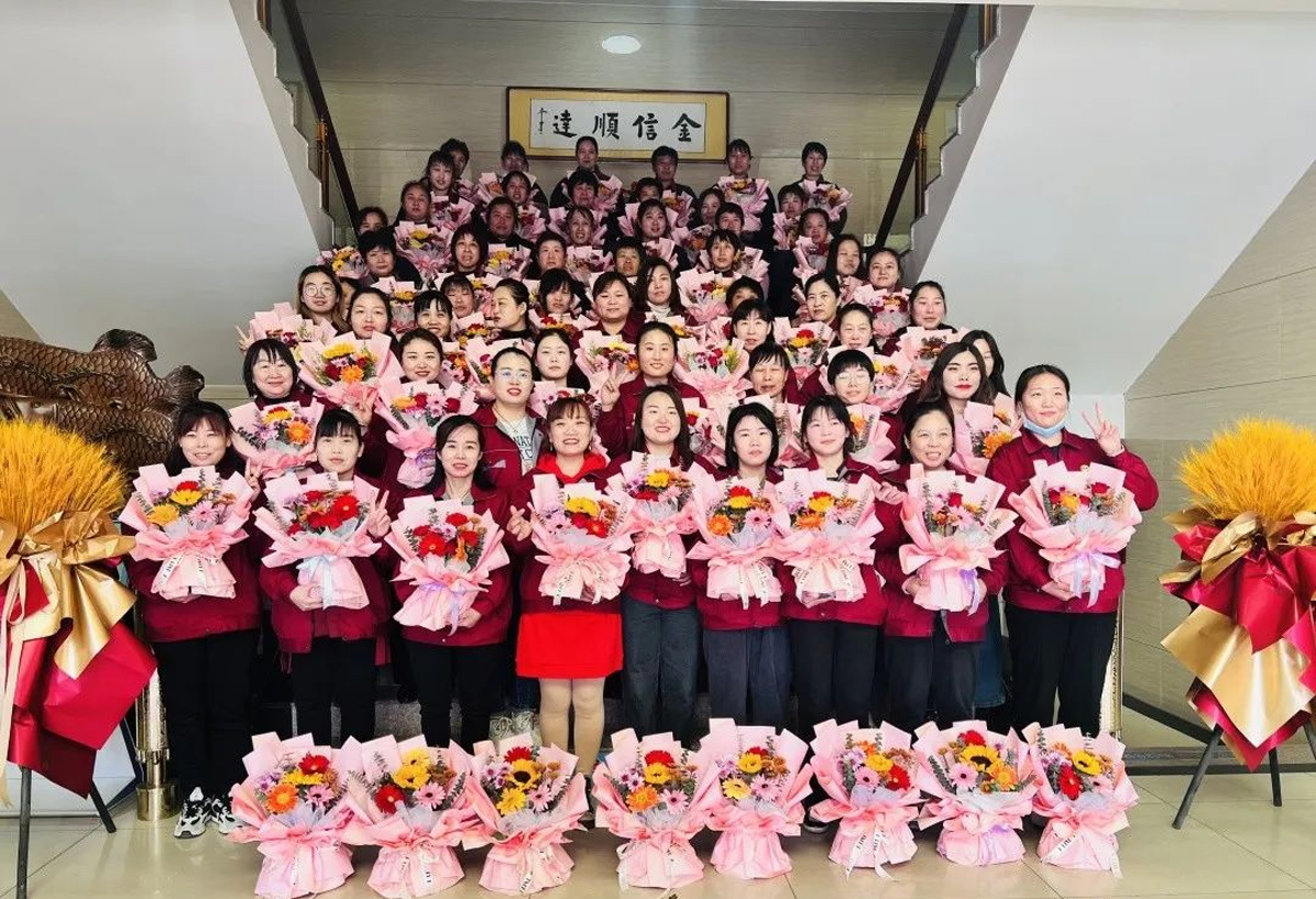 الاحتفال بمهرجان الإلهة في شركة شوندا للتكييف الاحتفال بمهرجان الإلهة في شركة شوندا للتكييف